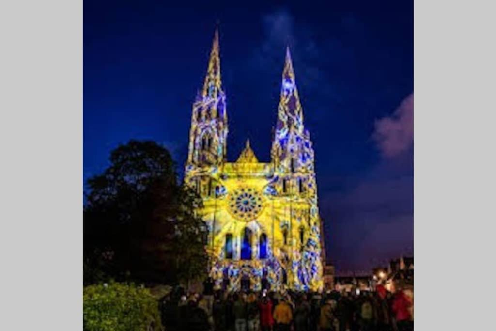 Chartres Coeur de Ville, beau 2 pièces chaleureux et lumineux,Parking et Wifi ! Esterno foto